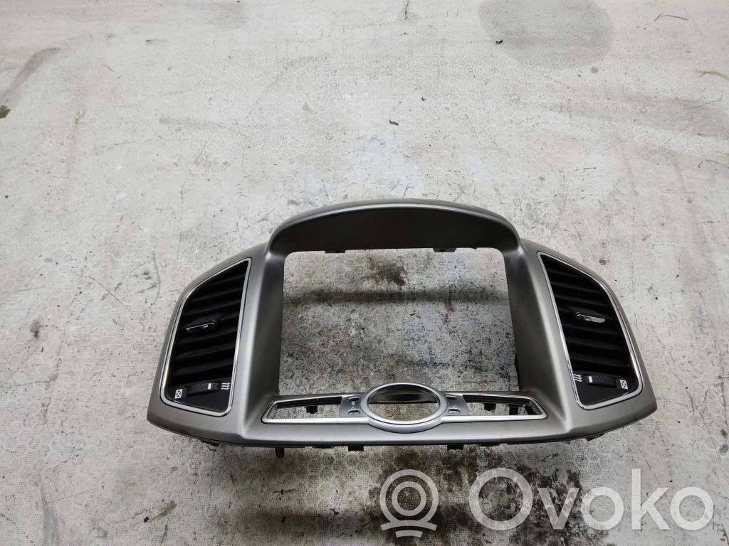 Chevrolet Captiva Radiouztvērēja / navigācija dekoratīvā apdare 