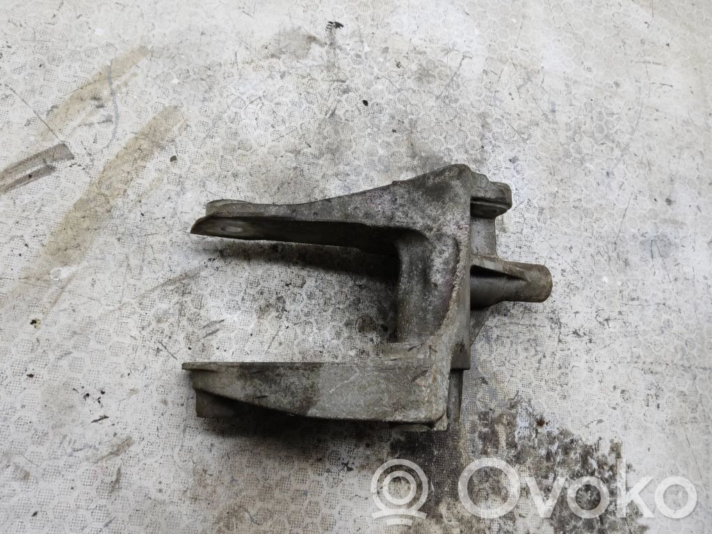 Engine mount bracket   X00765B