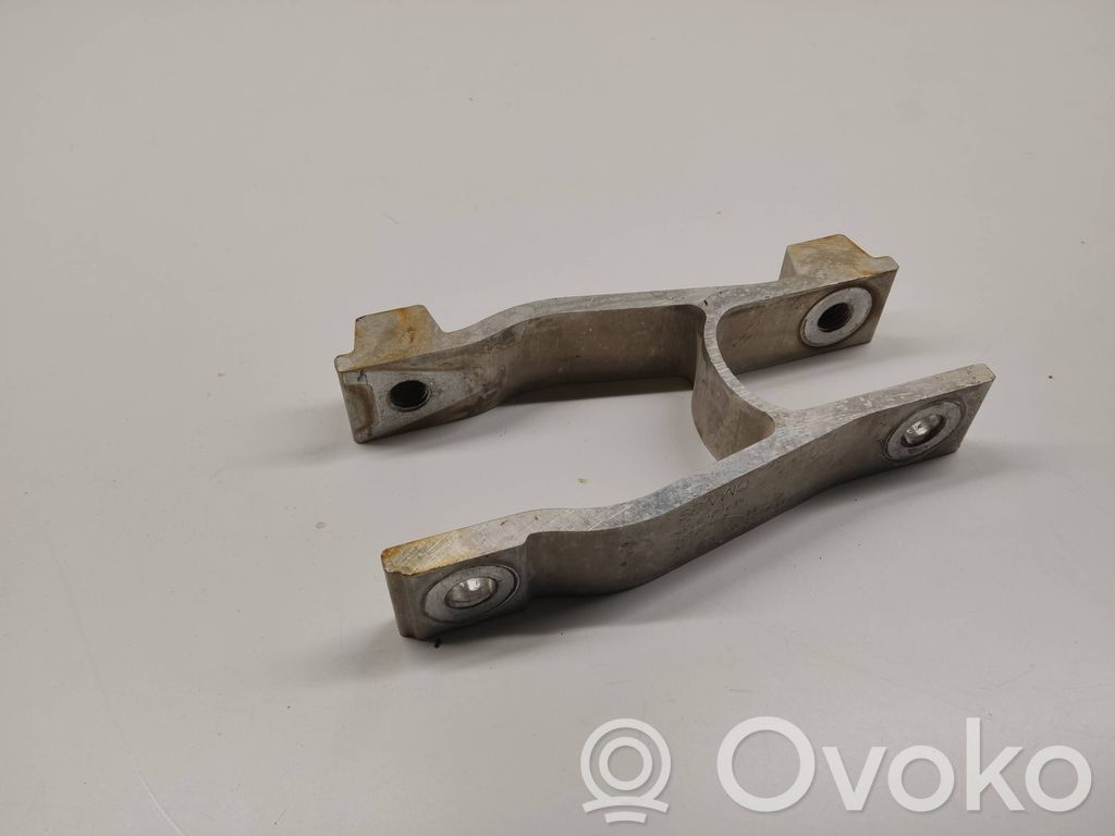 Volvo XC40 Engine mounting bracket 