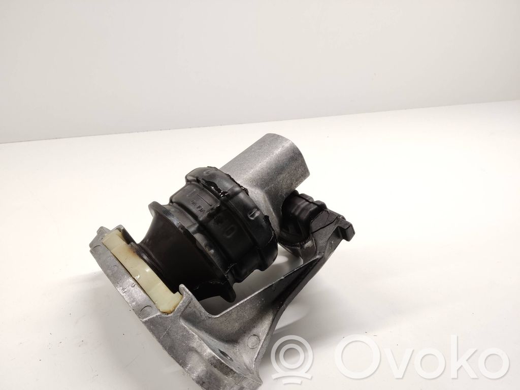 Volvo V60 Engine mounting bracket 