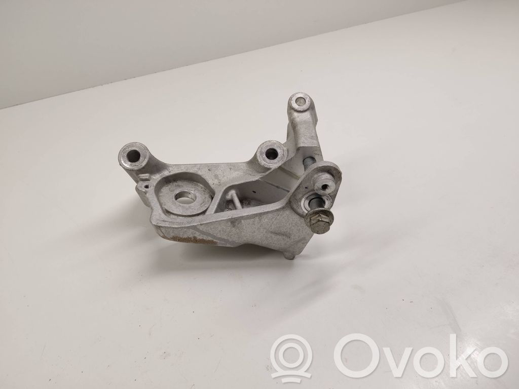 Volvo V60 Engine mounting bracket 