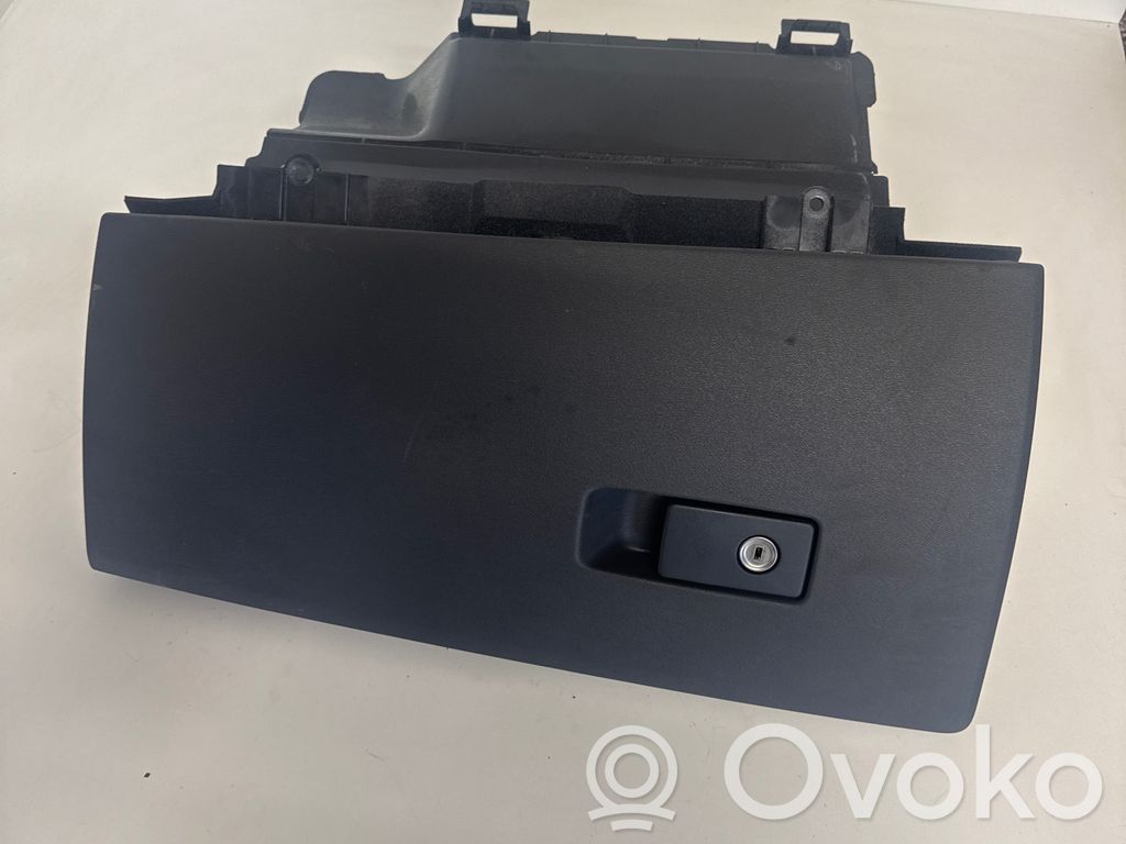 Volvo V70 Handschuhfach 