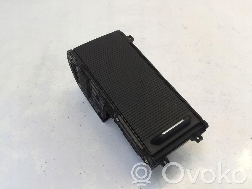 KIA Ceed Mukiteline edessä 