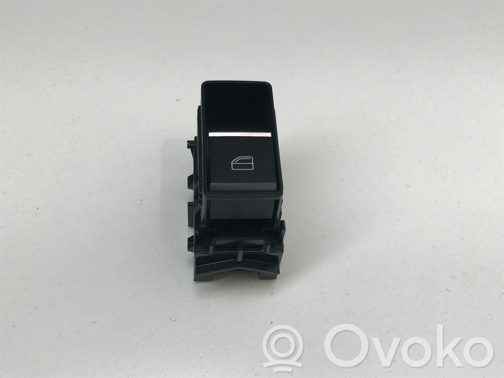Mazda MX-30 Quarter vent window switch 