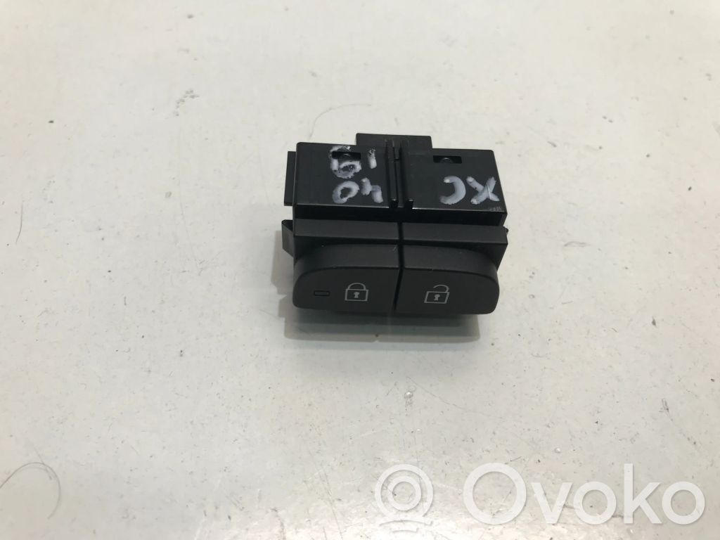 Volvo XC40 Central locking switch button 