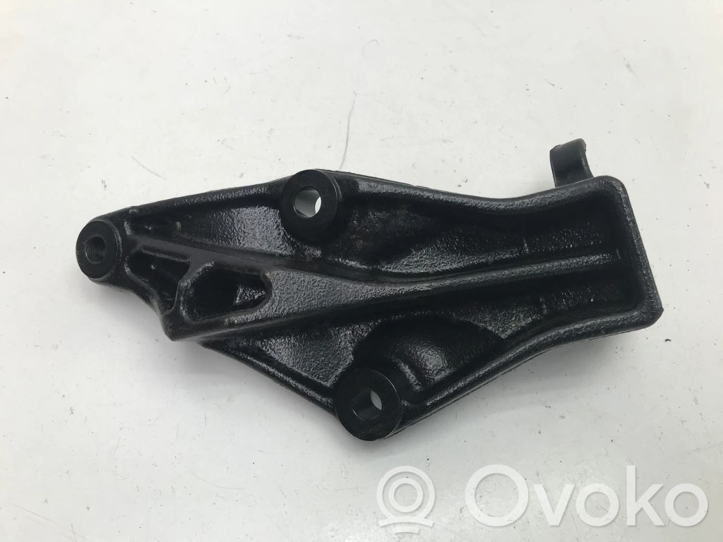 Engine mounting bracket   KR9P,Y34L