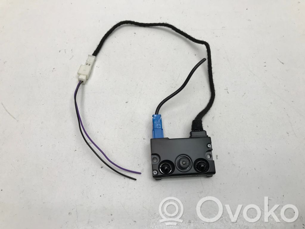 Tesla Model Y Windshield/windscreen camera 