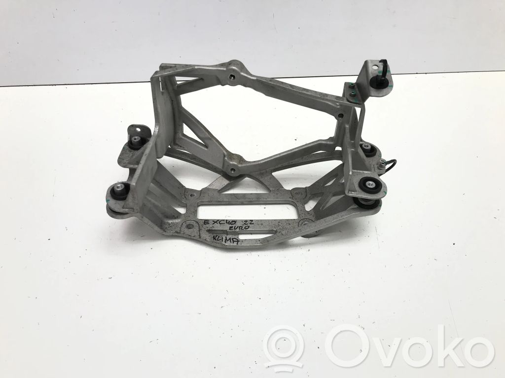 Volvo XC40 A/C compressor mount bracket 