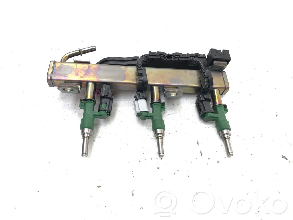 Lexus LBX Tubo principal de alimentación del combustible 