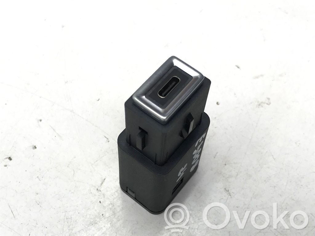 Peugeot 3008 III USB jungtis 