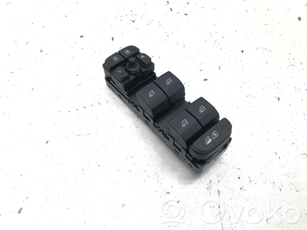 Volvo XC40 Electric window control switch 
