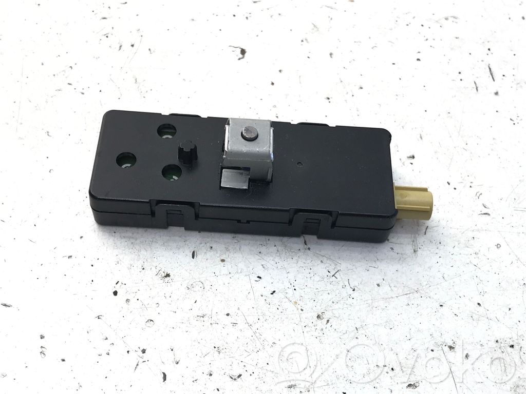 BMW X1 U11 Antenos stiprintuvas 