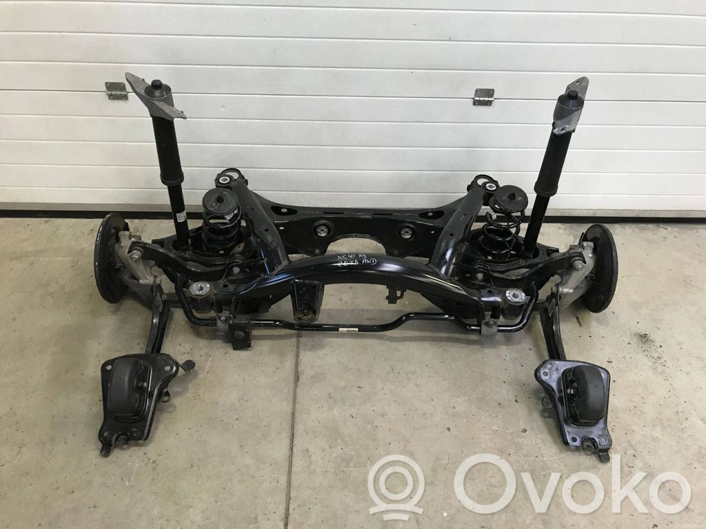 Volvo XC40 Galinis traversas 