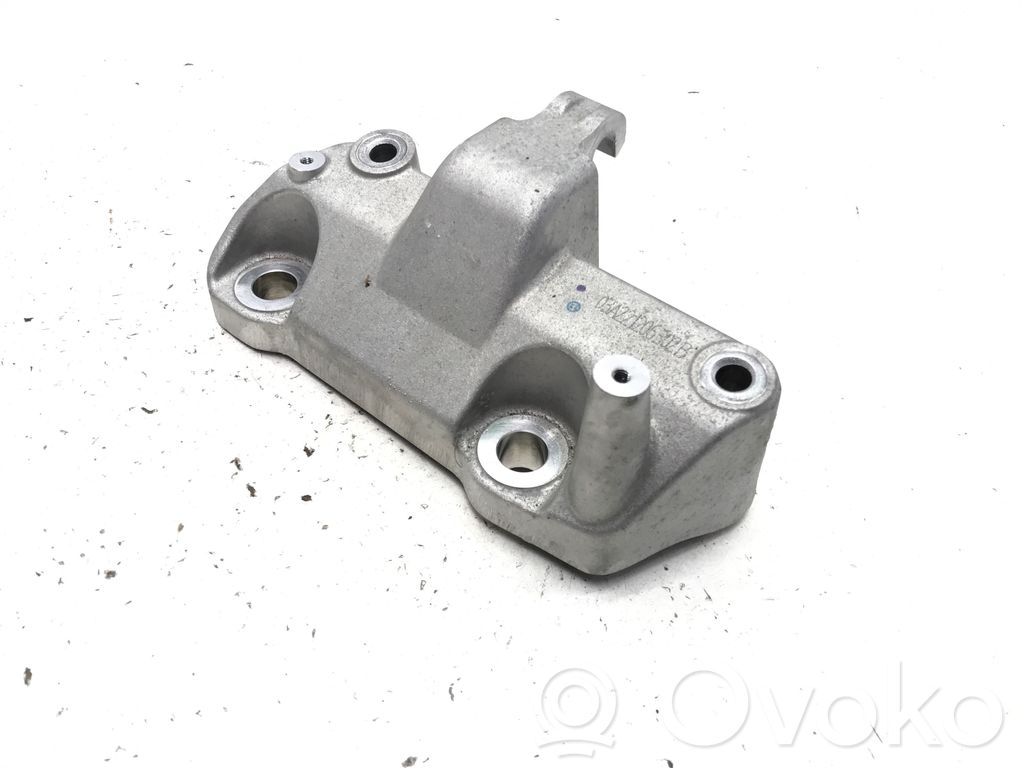 Volvo XC40 Engine mounting bracket 