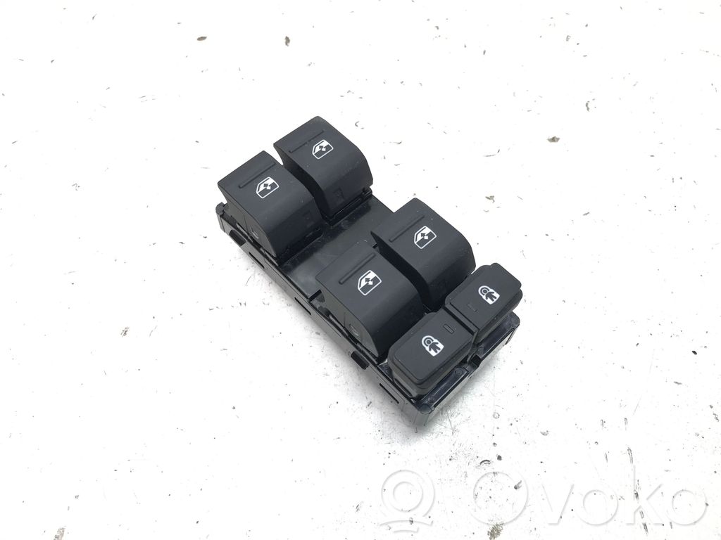 Audi Q4 e-tron Electric window control switch 