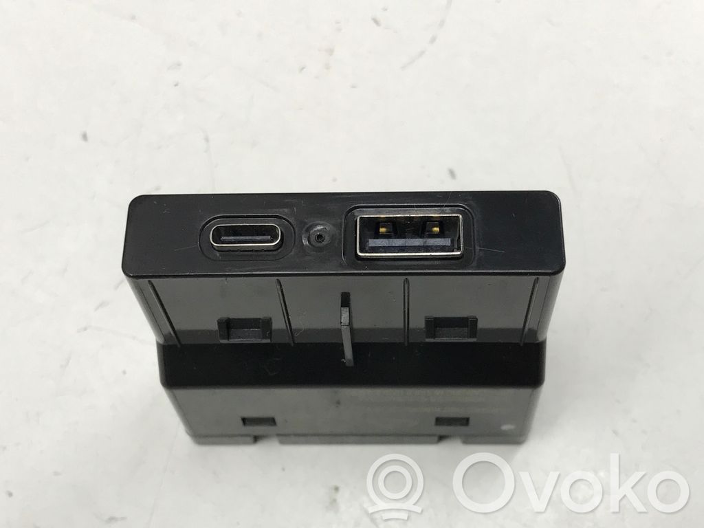 Enchufe conector USB   703000691AA,703002153AA