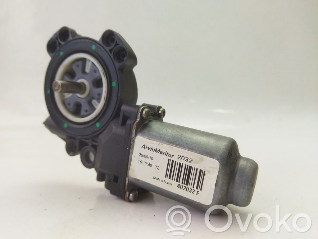Nissan Qashqai Silniczek podnośnika szyby drzwi 
