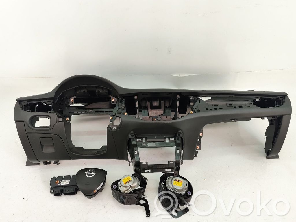 Opel Astra K Oro pagalvių komplektas 