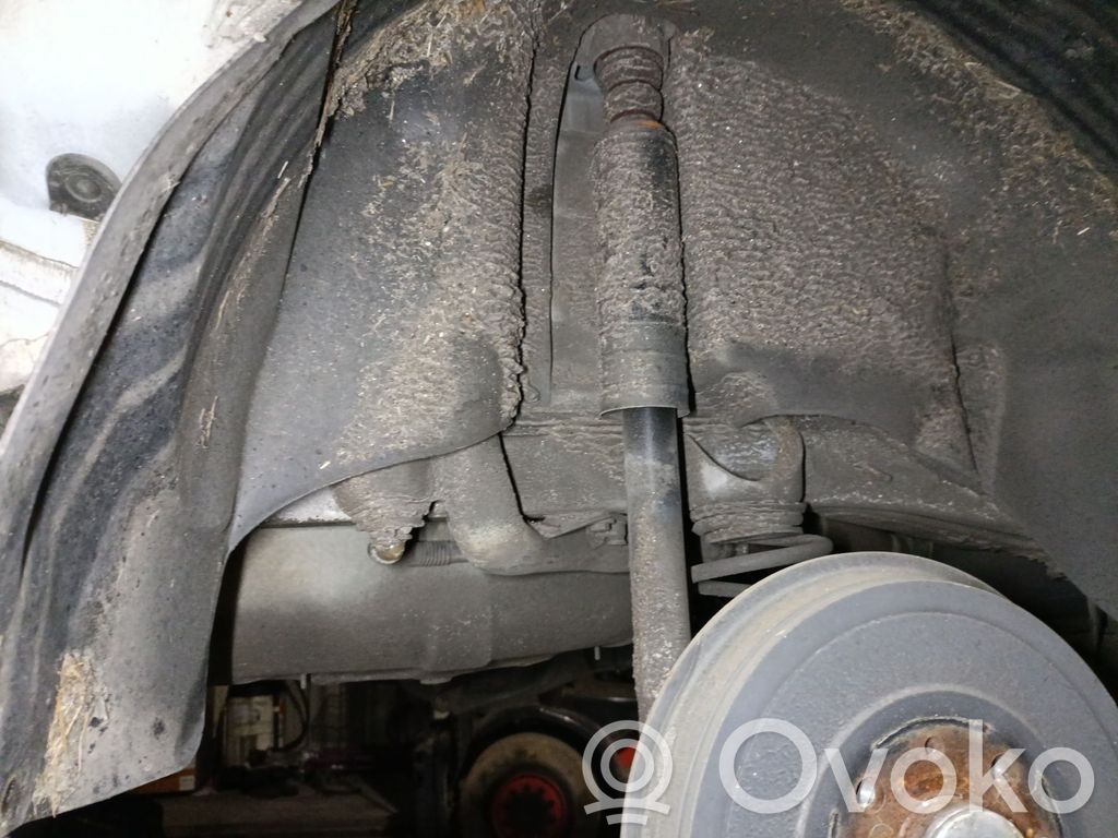 Opel Corsa E Takaiskunvaimennin 