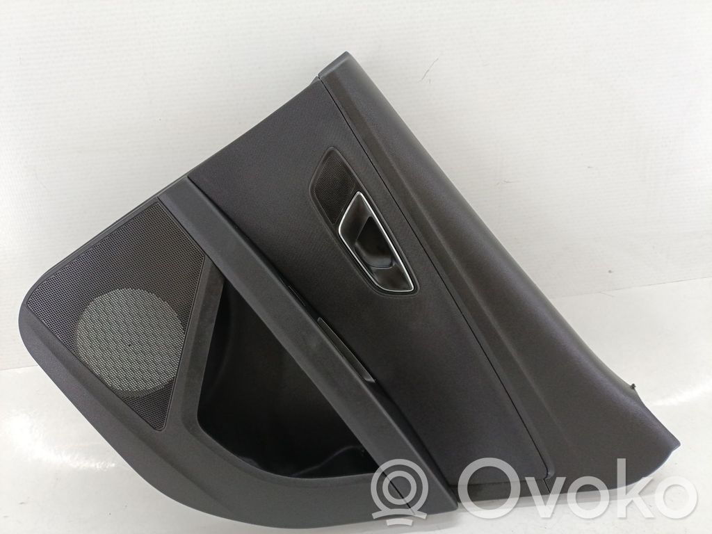 Apšuvums aizmugurējām durvīm   5F4867116A