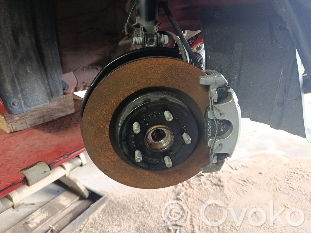 Toyota Yaris Zacisk hamulcowy przedni 