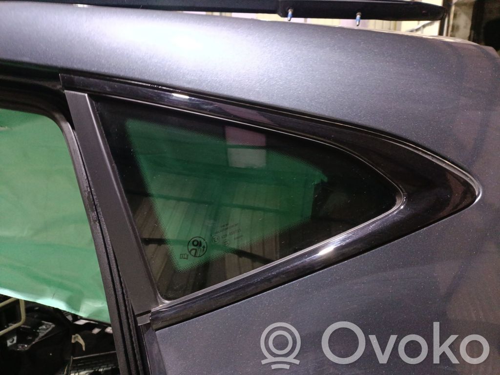 Ventanilla de ventilación de la puerta trasera   5FF845299HNVB