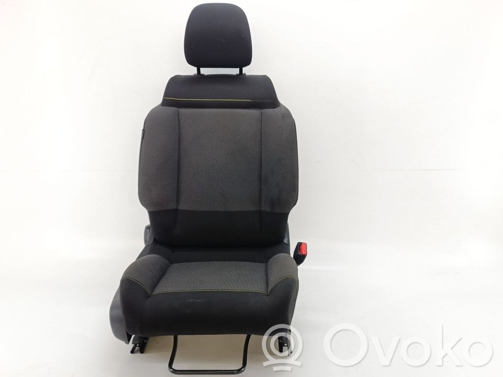 Citroen C3 Etumatkustajan istuin 