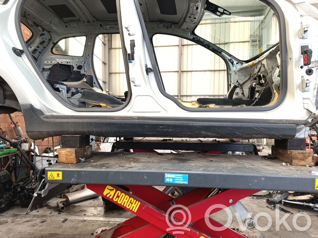 Volvo XC60 Sill 
