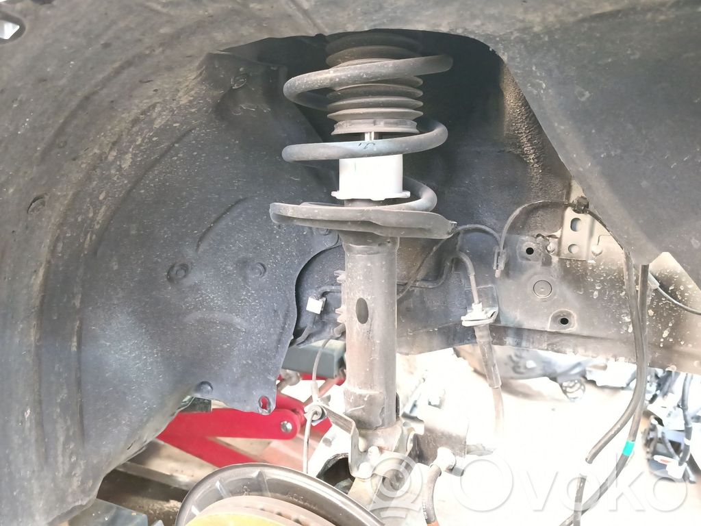 Mazda CX-30 Priekšpusē amortizators ar atsperi 
