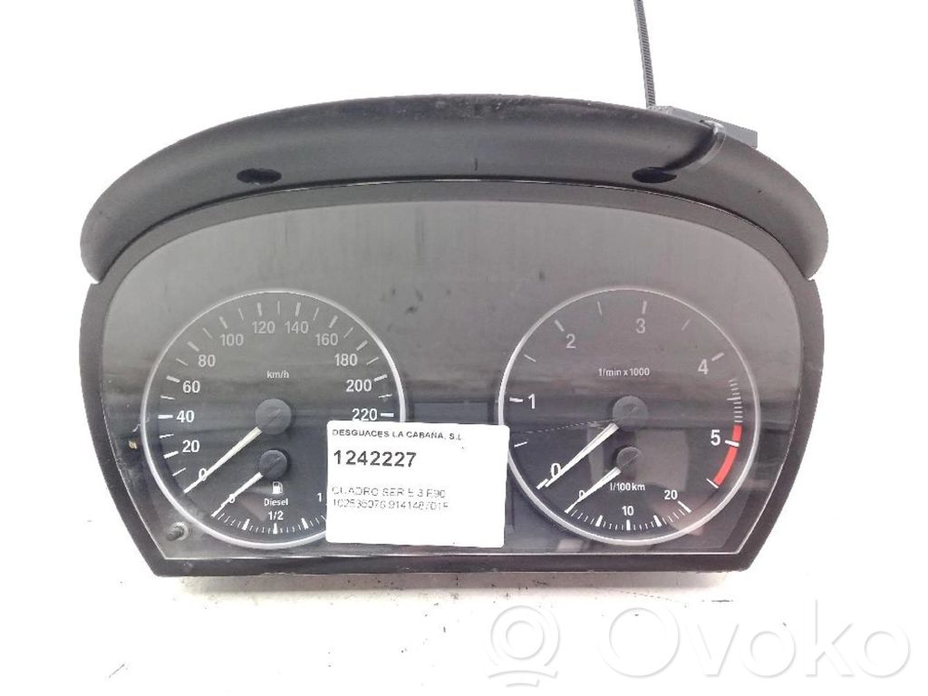 Geschwindigkeitsmesser Cockpit   102535076