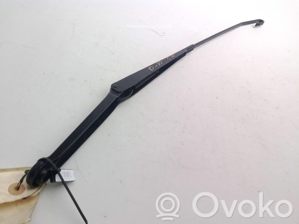 Volkswagen Caddy Front wiper blade arm 