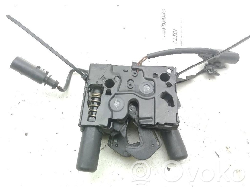 Seat Arona Tie down hook / loop 