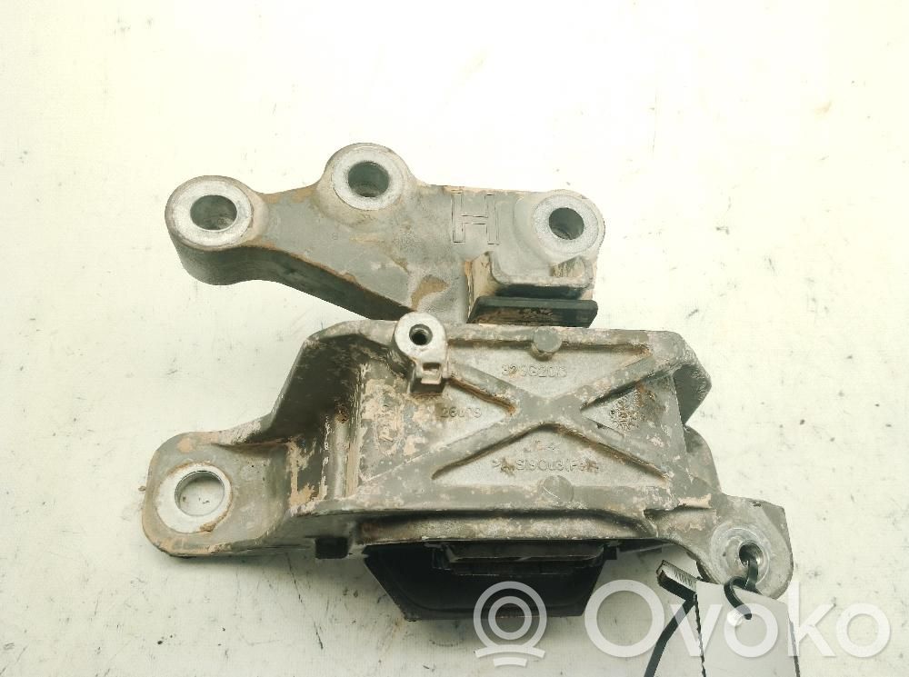 Ford Focus Engine mount bracket 