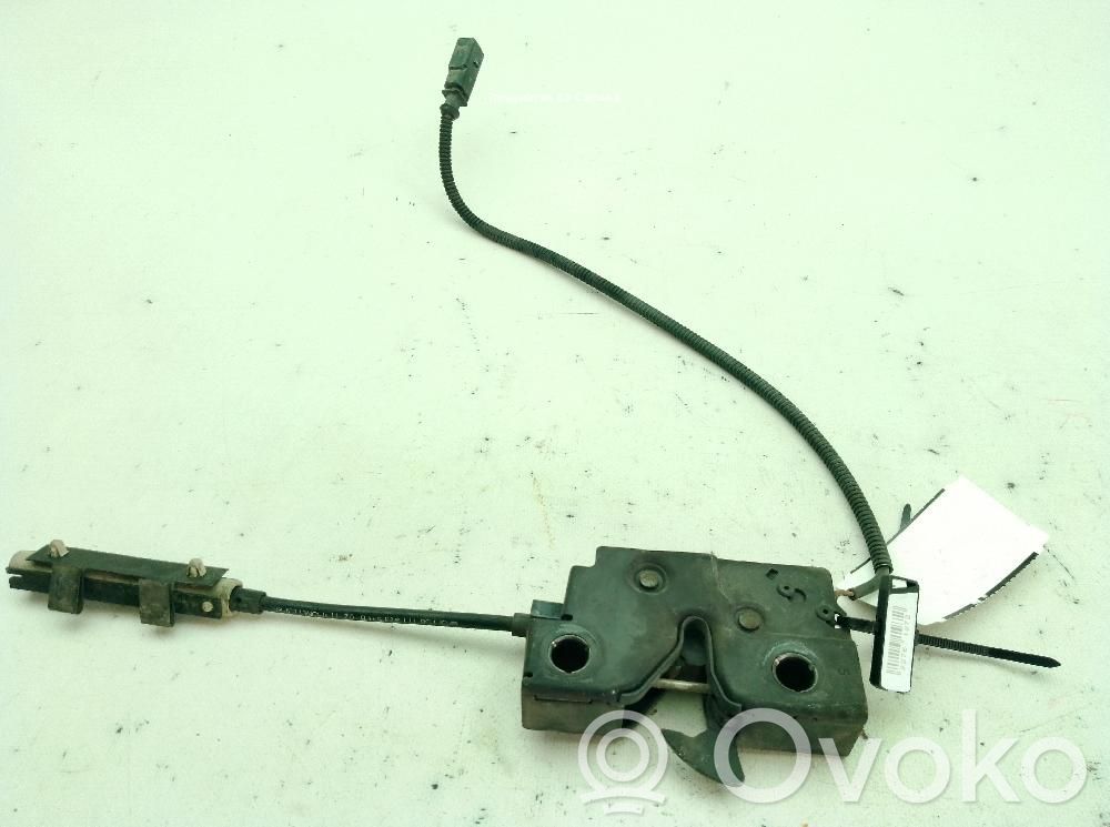 Volkswagen Touran II Tie down hook / loop 