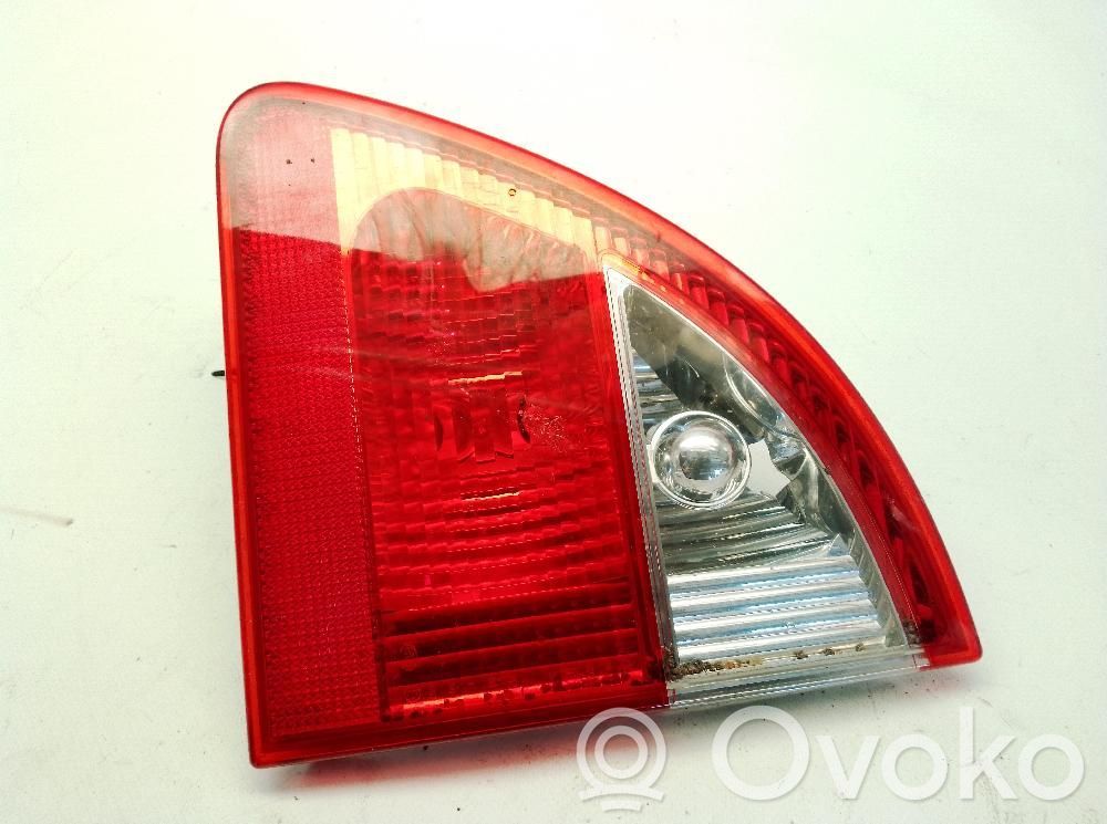 Ford Galaxy Aizmugurējais lukturis pārsegā 