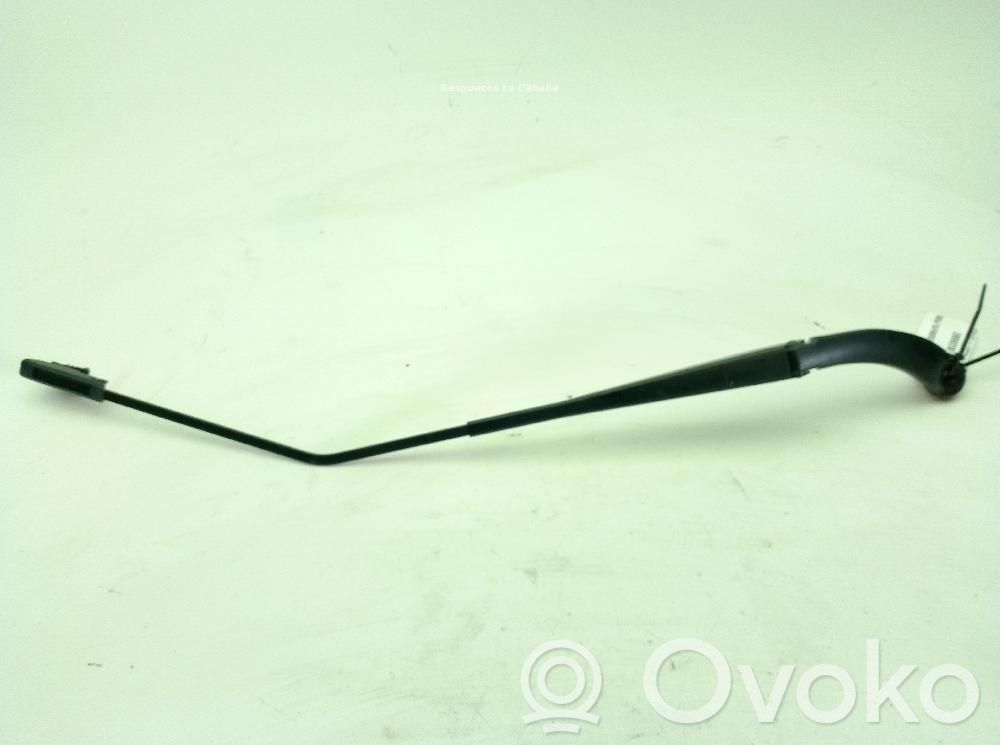 Renault Captur Front wiper blade arm 