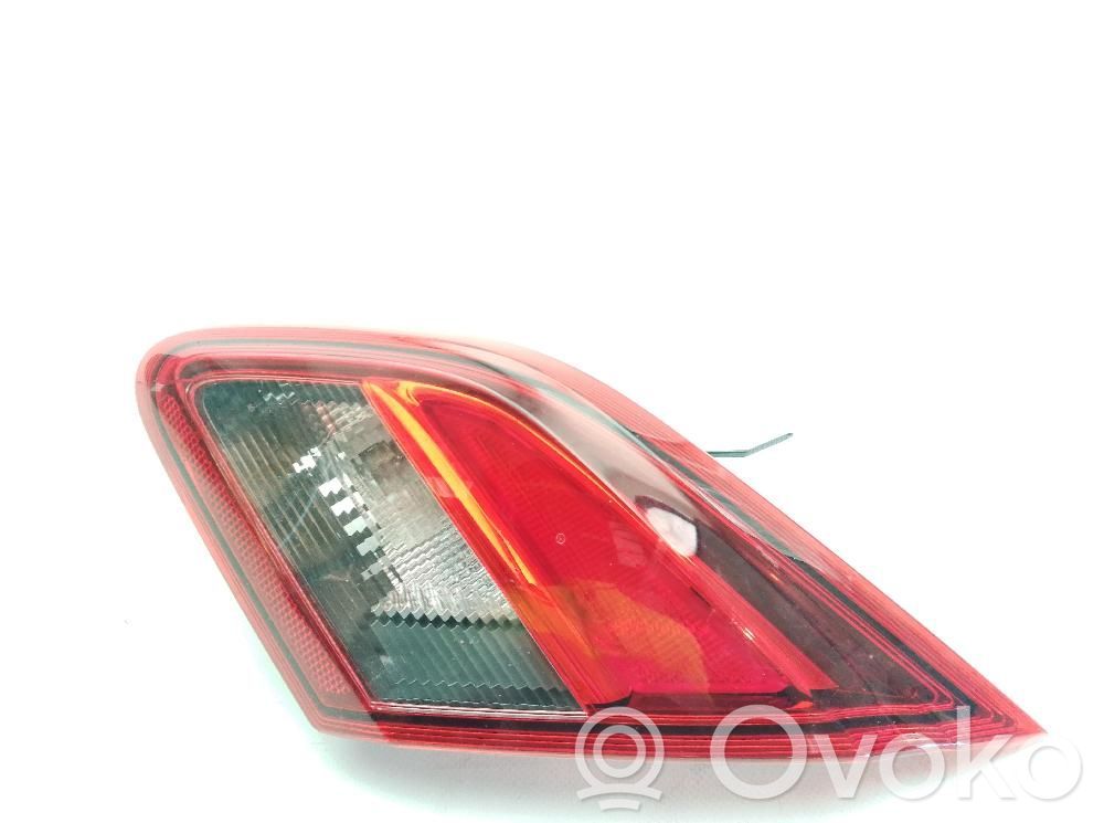 Opel Corsa E Lampă spate în capacul portbagajului 