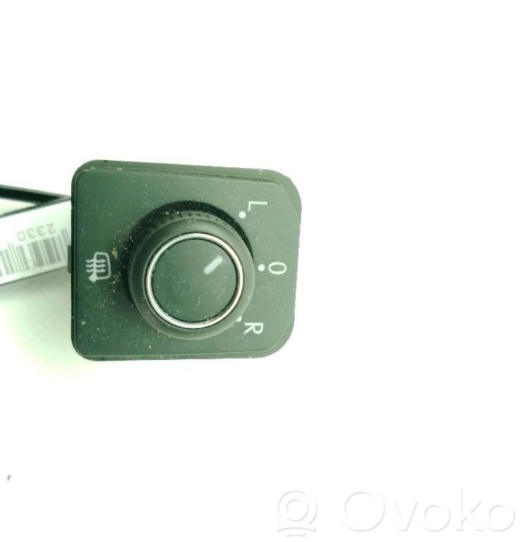 Volkswagen Polo VI Wing mirror switch 