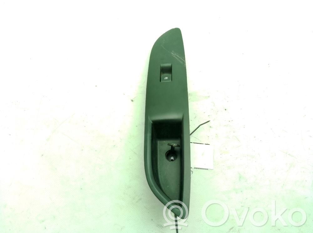 Opel Mokka Electric window control switch 