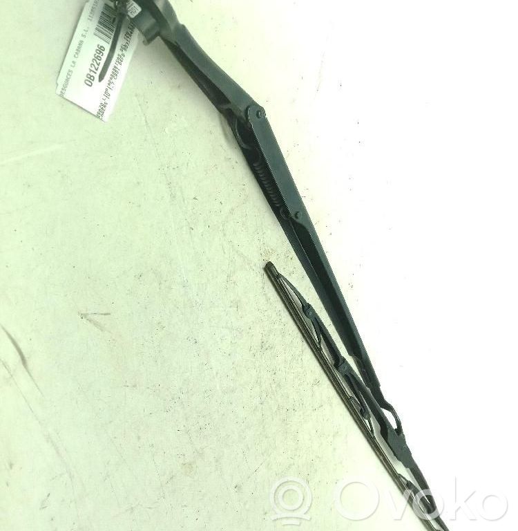 KIA Carens III Ramię wycieraczki szyby przedniej / czołowej 