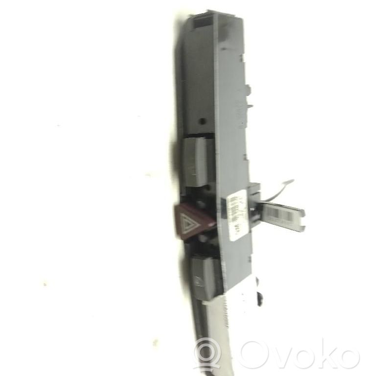 Botón interruptor de luz de peligro