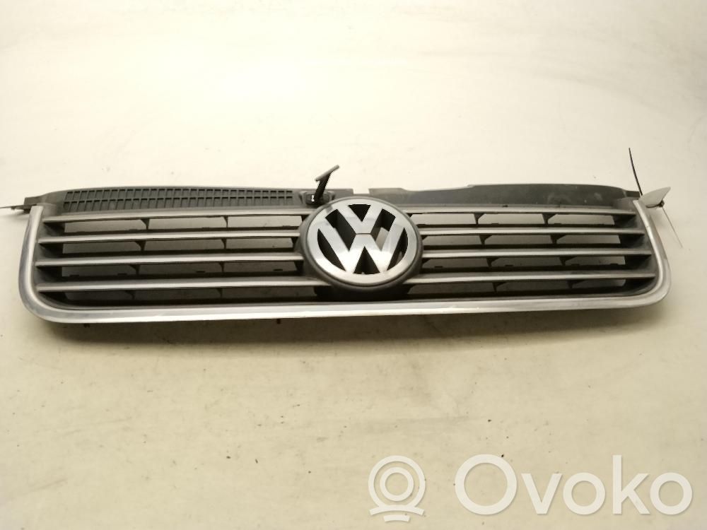 Volkswagen PASSAT B5.5 Etusäleikkö 