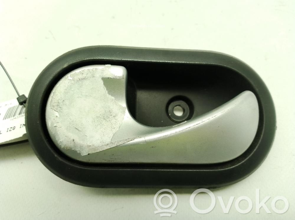 Manecilla interna puerta delantera