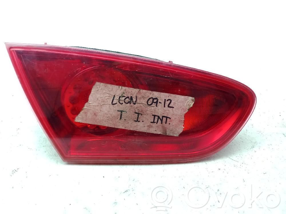 Seat Leon (1P) Feux arrière sur hayon