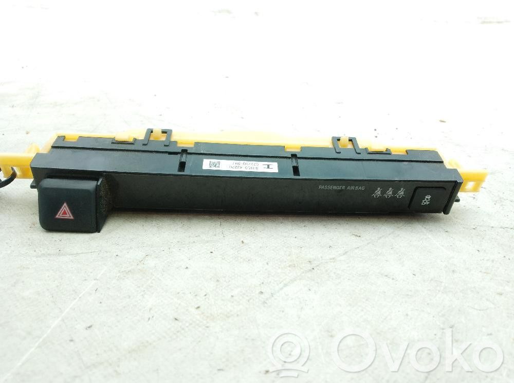 Toyota RAV 4 (XA40) Botón interruptor de luz de peligro