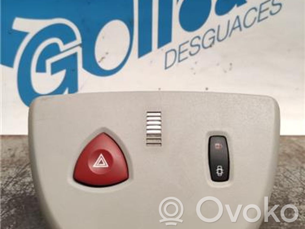 Botón interruptor de luz de peligro