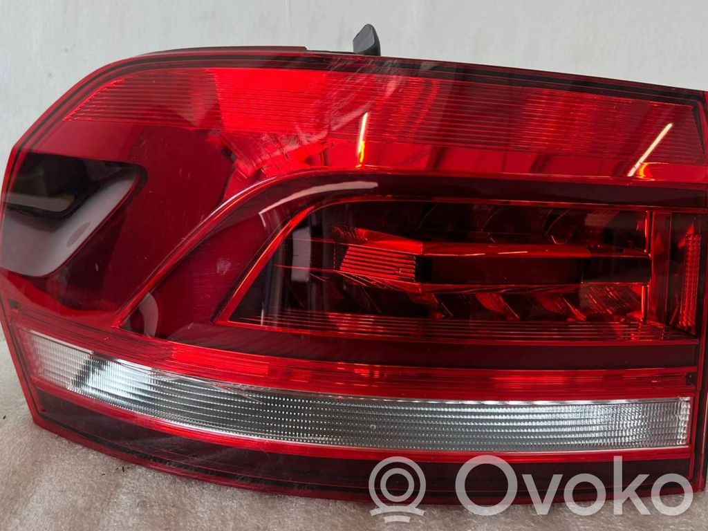 Volkswagen Touran III Lampa tylna 
