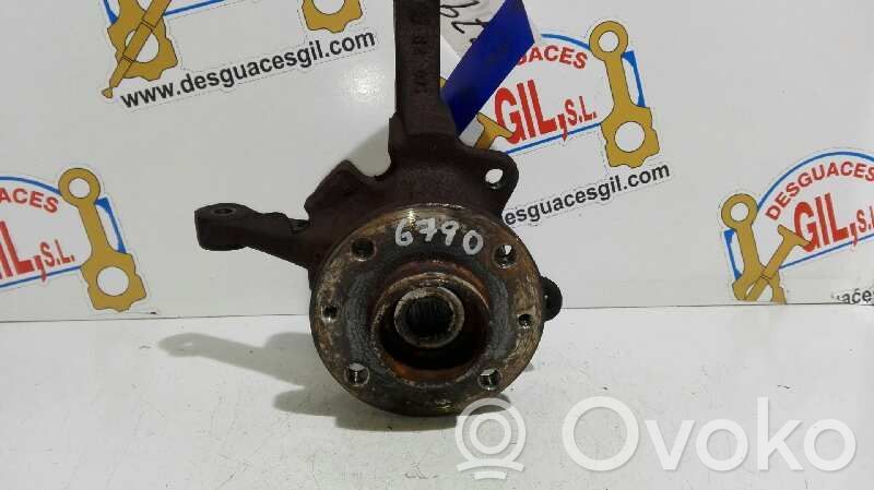 Renault Clio II Front wheel hub spindle knuckle 