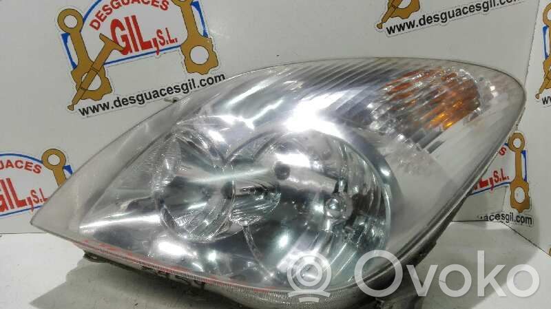 Toyota Corolla Verso AR10 Lampa przednia 