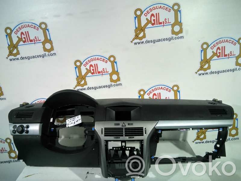 Opel Astra H Dashboard 